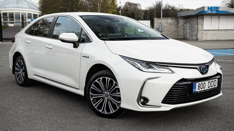 2020 Toyota Corolla Hybrid EstoniaTransfer — машина для трансфера к границе